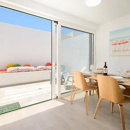 Апартаменти White Volcano Apartment, Free Access To The Fariones Sports Center *