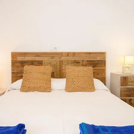 Апартаменти White Volcano Apartment, Free Access To The Fariones Sports Center