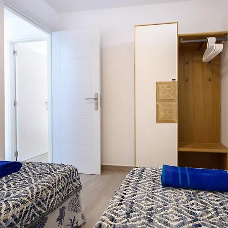 Апартаменти White Volcano Apartment, Free Access To The Fariones Sports Center