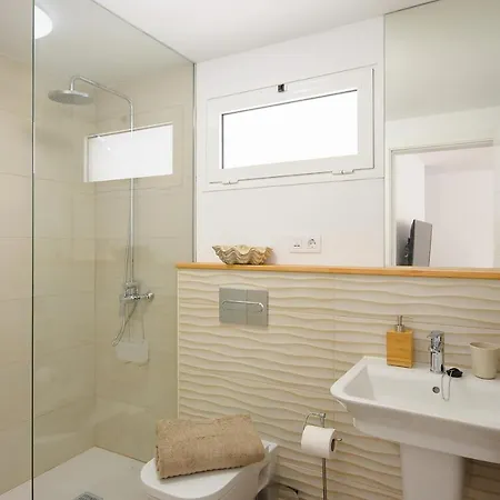 Апартаменти White Volcano Apartment, Free Access To The Fariones Sports Center